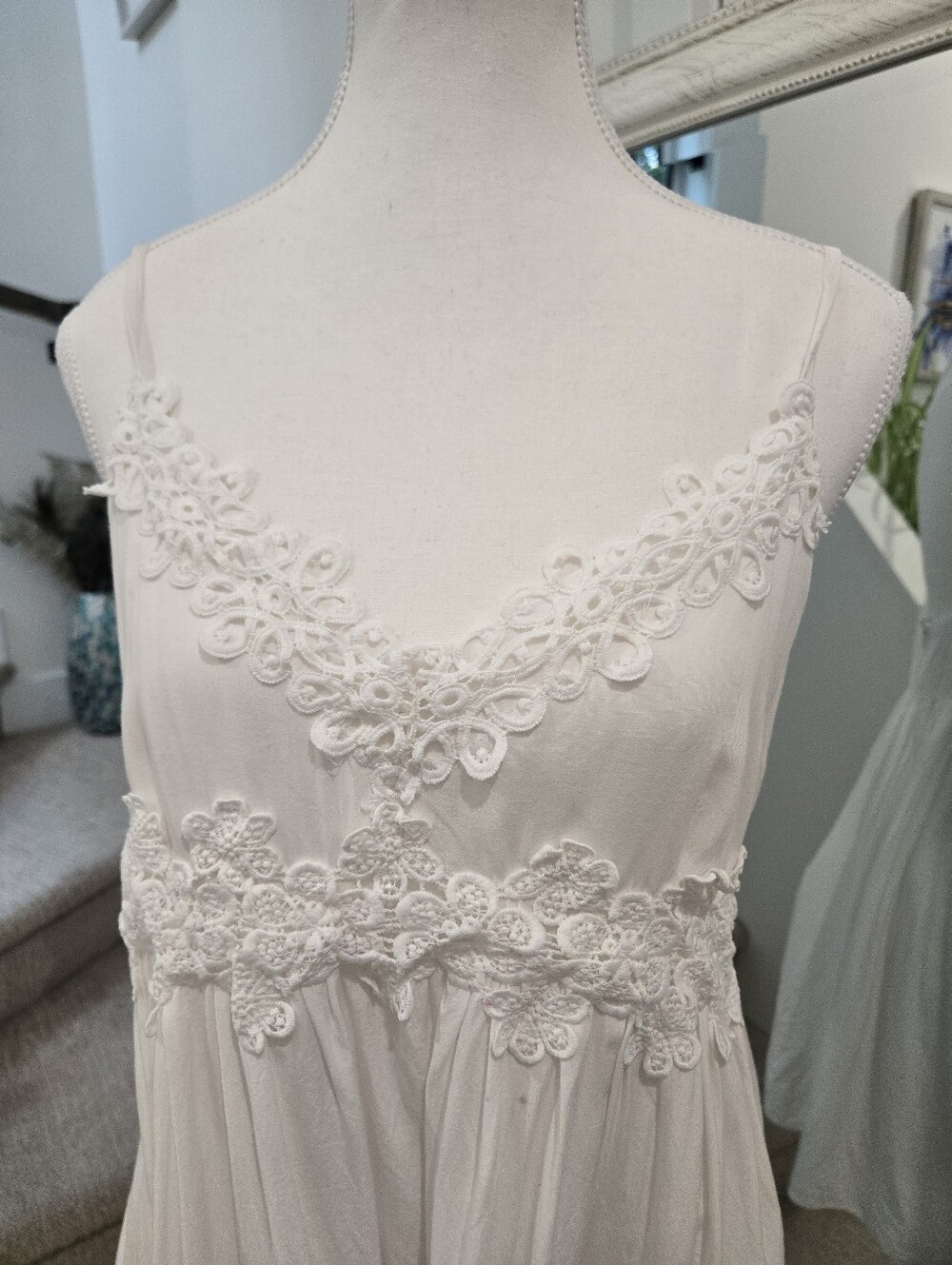 Sleeveless White Lace-Trim Mini Dress - Picture 5 of 10